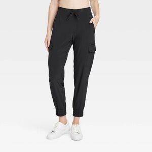 NWT All in Motion Women's Black mid-rise Cargo Jogger Pants Size Medium